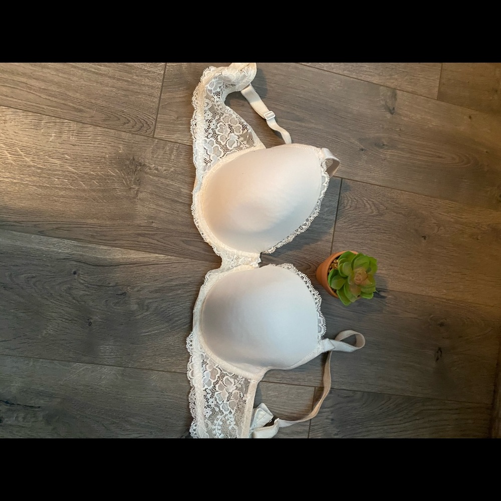 Beautiful lace Victoria Secret wired Bra